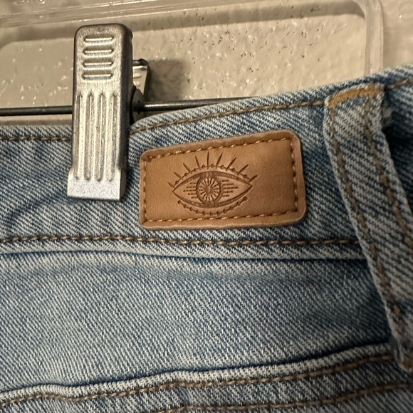 Sofia Jeans by Sofia Vergara | Lila Distressed Denim Shorts - Size 6 - Picture 3 of 5